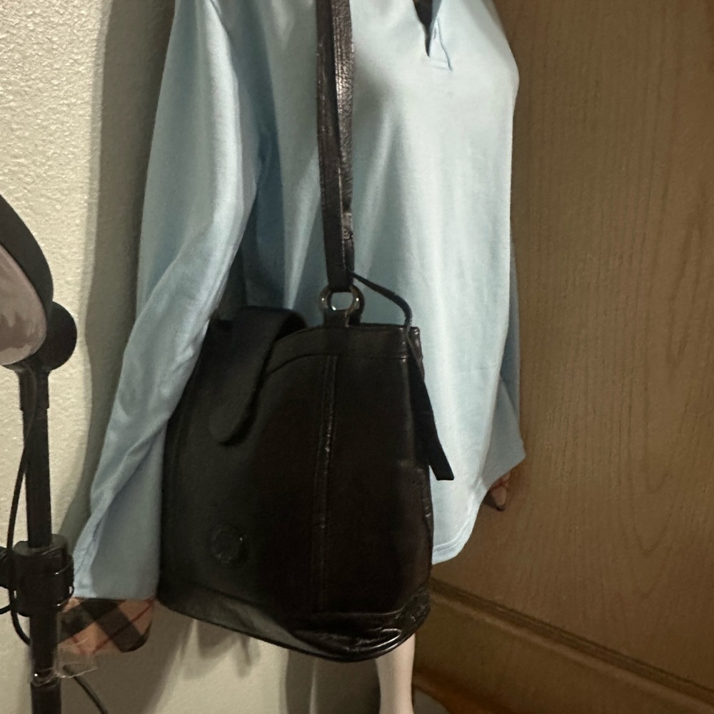 Elegant Black Leather Tote Bag - Picture 5 of 9